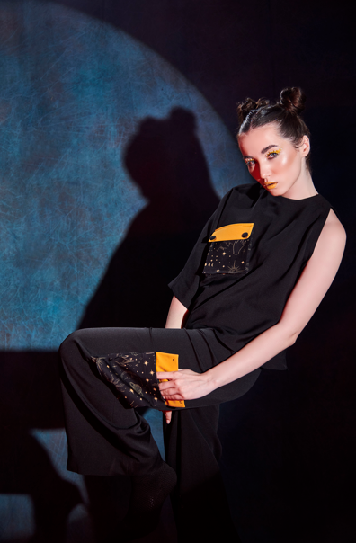 One Shoulder pocket to with one side pocket pants