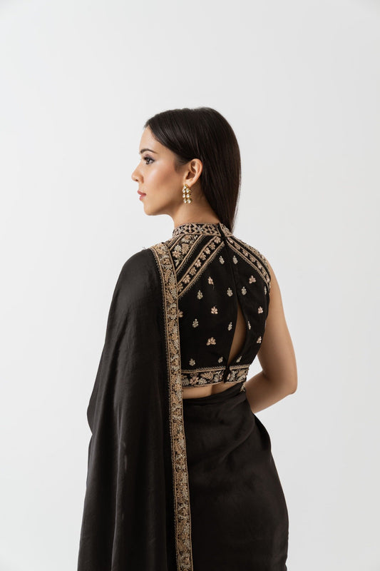 Kala Noor - Black Embroidered saree set